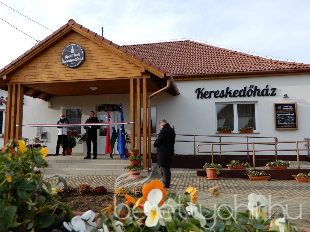 Megnyílt az Apáti Ízek Kereskedőház 08